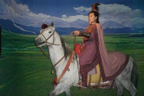 匈奴公主一直在哭,李广利说:"我死必灭匈奴!"后来果真应验了