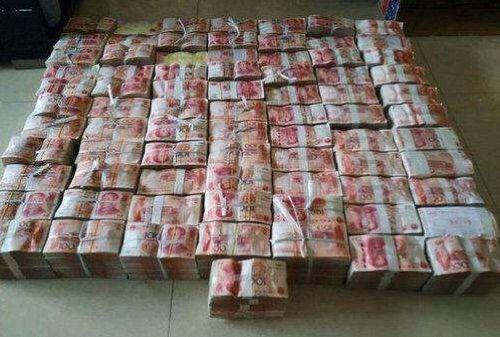 妈生病我四处凑钱,老婆拿出50万,我泪流满面__财经头条