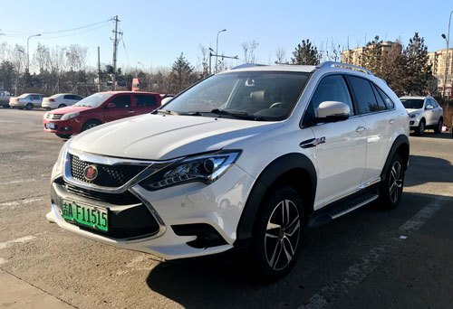 5秒内破百,百公里油耗2l?试驾比亚迪唐80