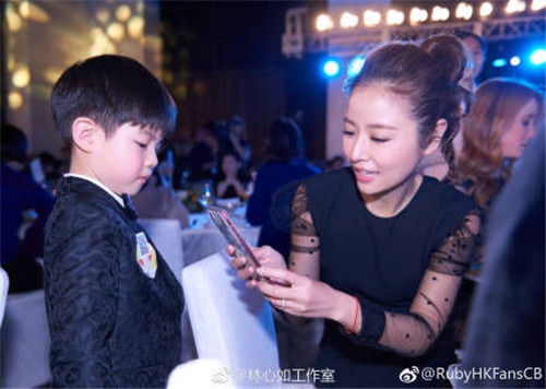 林心如被问什么时候生二胎,她只说了两个字