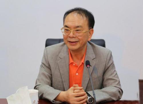 2007年前是福建三安集团董事长,与其子林志强通过持有三安集团100%