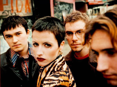 当地时间1月15日,闻名世界的爱尔兰摇滚乐队小红莓(the cranberries)