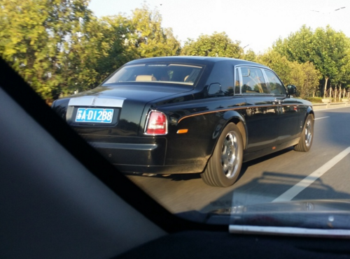 劳斯莱斯选上了南京最无厘头的车牌