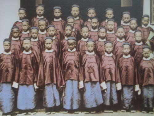 假如让你穿越回晚清,成为中国首批留学生,你会选择哪种做法?