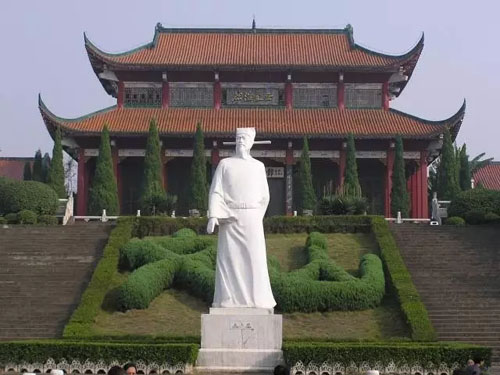 这座城市获得"全国文明城市"称号,山水福地,风景优美