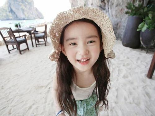 新年晒照,安全起见,记住给孩子正脸打上马赛克