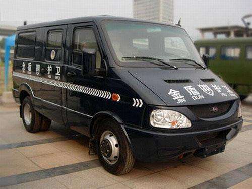 男子追砸运钞车遭击毙家属获赔180万,押运人员获刑三年缓刑三年