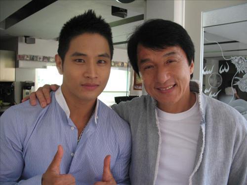 然而迫于家人和经纪公司压力,刘承俊在美国治病期间选择加入了美国