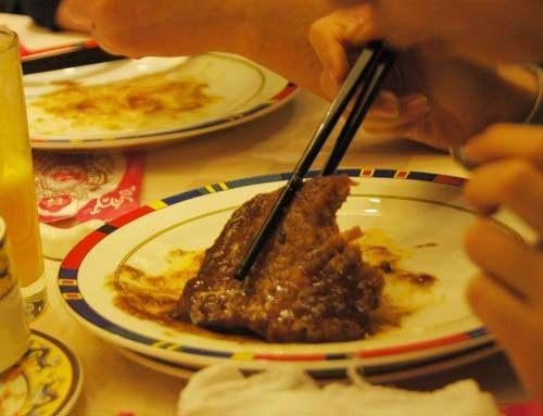 搞笑又奇葩的吃牛排方式第三个是来砸场子的吧