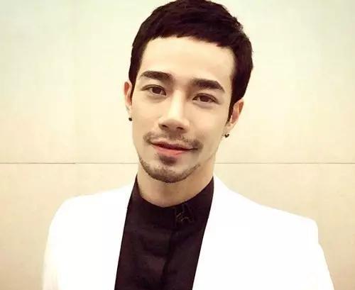 头发很厚很硬的男士,一般适合理什么样的发型?