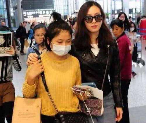 女星助理大多忙到没时间打扮,为何赵丽颖助理