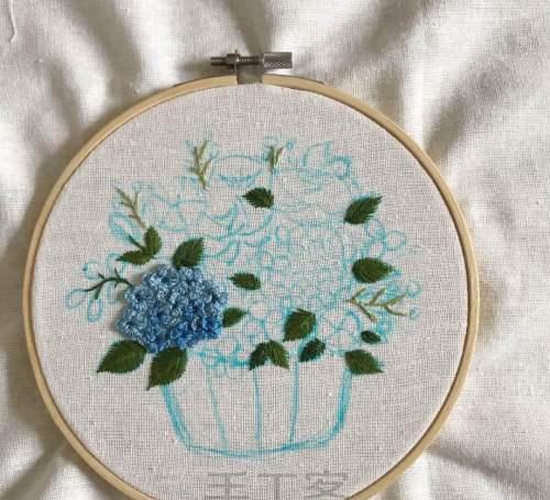 第4步:用叶形绣绣叶子第3步:用水消笔画图第2步:先来一张成品图第1步