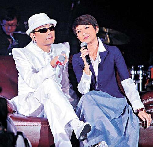 巅峰时一句点评遭封杀, 现返舞台帽不离头|蔡枫华|张国荣|香港_新浪网