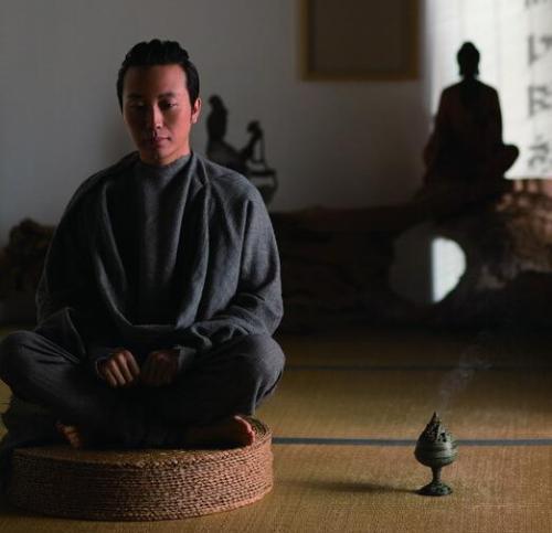 歌手李玉刚并未遁入空门,出家为僧!身负重任依旧挺身前行!