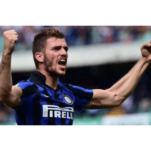 被球迷喷到把社交账号删了的桑顿该不该赢得国米一笔续约合同?