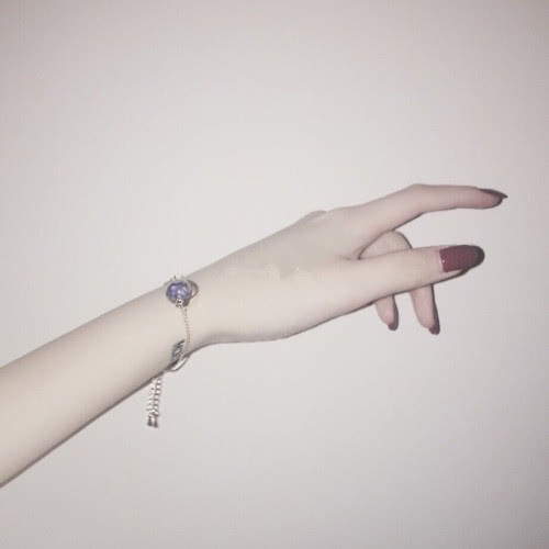 心理测试:4双手,哪双最好看?测你有什么独特的女人味?