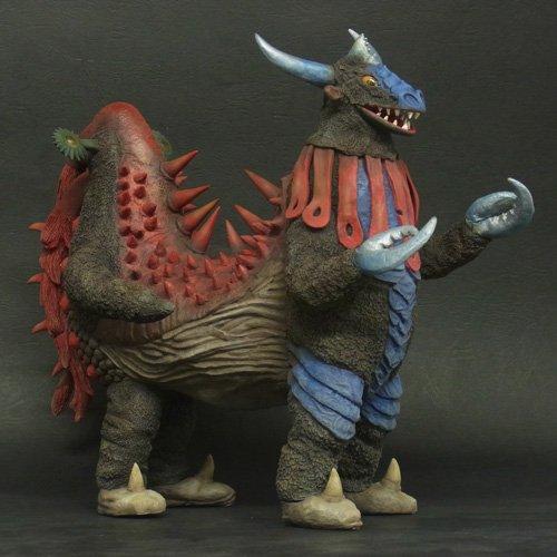 强博王展现出了强大的战力,曾一度令艾斯奥特曼陷入苦战.