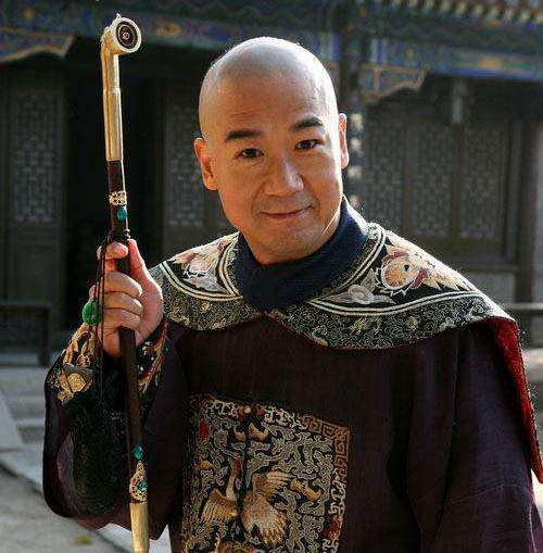 纪晓岚写了一副春联,主人吓出一身冷汗,乾隆也让他立刻解释