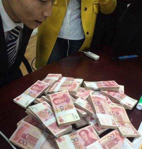 老婆月薪四千,年底拿回家六万奖金,我直接跟她离婚