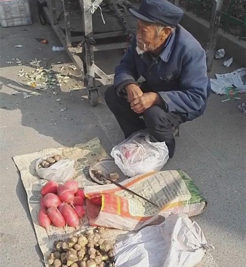 可怜路边卖菜老人图片图片