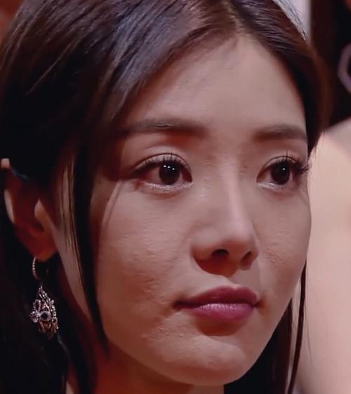 这组红毯照有毒!除了李沁和景甜,女明星们的脸一个比一个僵!