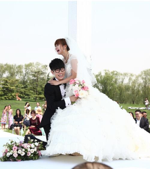 陈翔被爆出轨,李炜当小三亚军抄袭,10届快男只有他家庭事业丰收