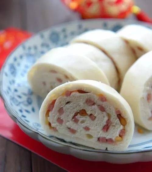 松子鹅油卷茶食也好,茶膳也罢,在喝茶的这个活动里,茶是主角,人更是