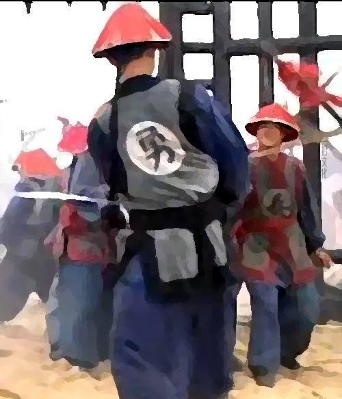 为何清朝士兵有的胸前绣着"兵"字,有的绣着"勇"字?