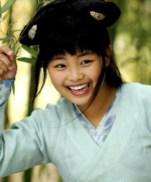 如今王莎莎学成归来,和张一山拍了《大熔炉之热血芳华》,颇受网友好评