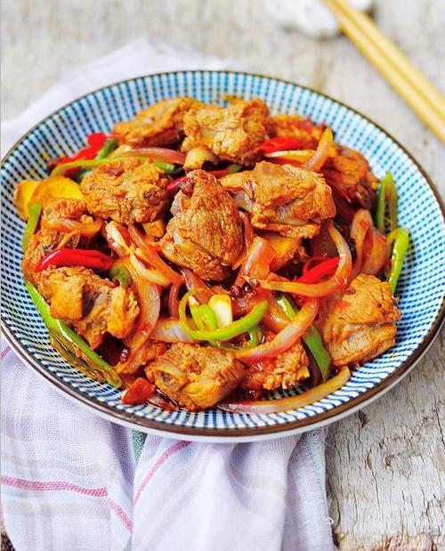 可乐蹄膀和姜爆回锅排骨这样做,好吃美味!