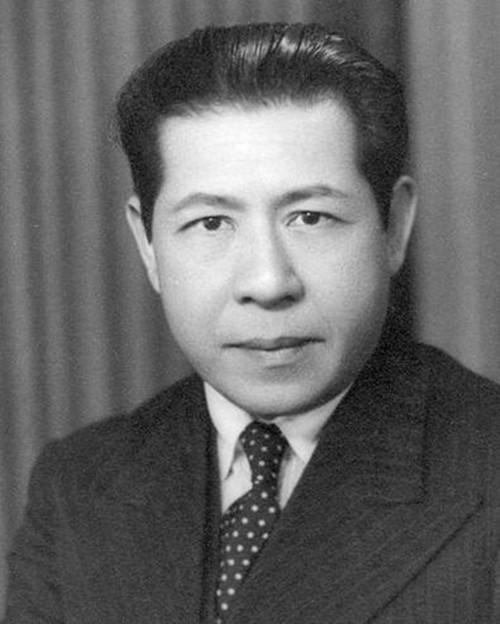 此人手握300万雄兵当叛徒死后墓地被炸孙儿不会说中文