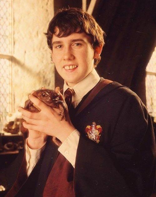 马修路易斯变身猛男后,衣服愈来愈难穿回去,听说新戏《girlfriends》