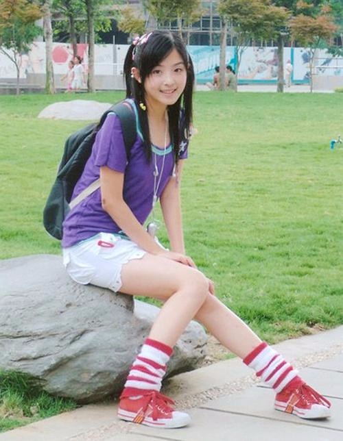 张含韵出道前旧照,网友:她要现在15岁,可以当snh48总选冠军了