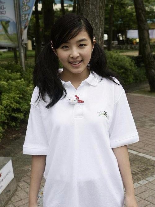 张含韵出道前旧照,网友:她要现在15岁,可以当snh48总选冠军了