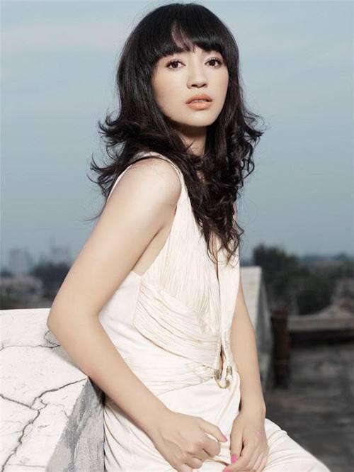 《猎场》里跑龙套,真实身份令人侧目,原来半个华谊都是她的|罗海琼