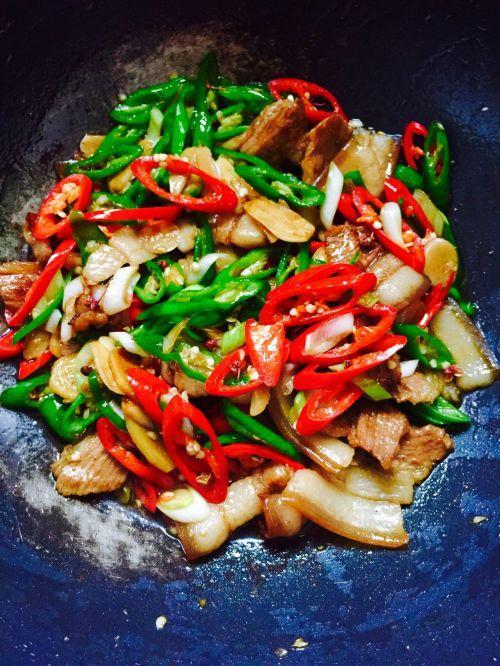 最简单的农家小炒肉几个步骤菜就上桌啦赶快来学一下