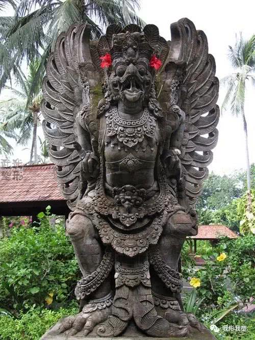 迦楼罗印度神话中的巨鸟南亚的雕塑视觉效果也很惊人哦