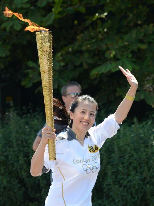 顽皮倔强的杨杨从小就对滑冰有着与生俱来的天赋和