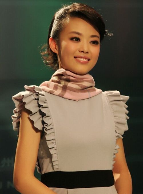 母爱总是伟大的,近日河北电视台《谁是赢家》节目主持人,美女邱园园