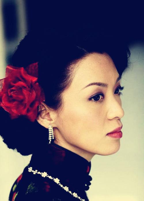 23岁一夜走红,嫁小4岁新郎很幸福,却在5年后因癌症去世