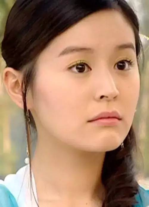 杨颖的"亲姐姐",曾与杨幂齐名花旦,事业巅峰倒追"丑男"隐退