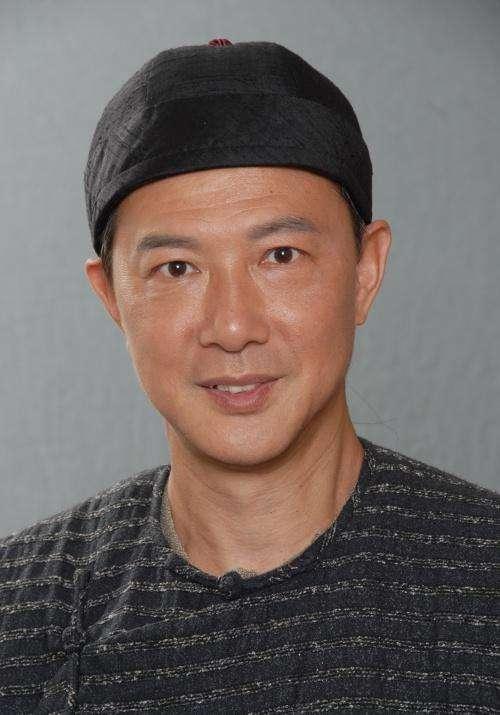 他曾是出租司机,被乘客黄霑发掘为演员,一生只愿演配角