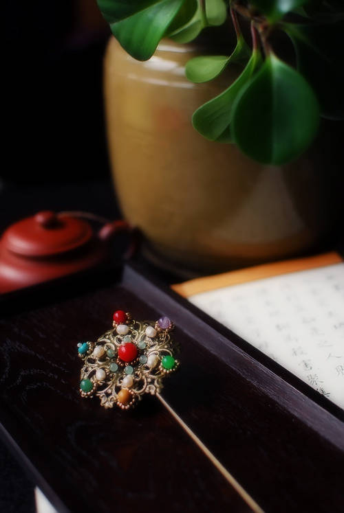 莫问华簪发已斑归心满目是青山