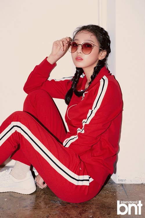 韩国女艺人李秀敏最新杂志写真曝光