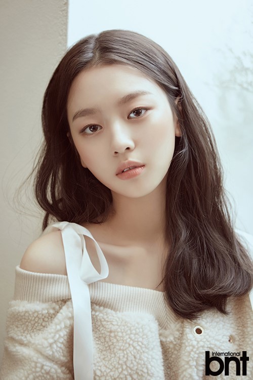 韩国女艺人李秀敏最新杂志写真曝光_新浪看点