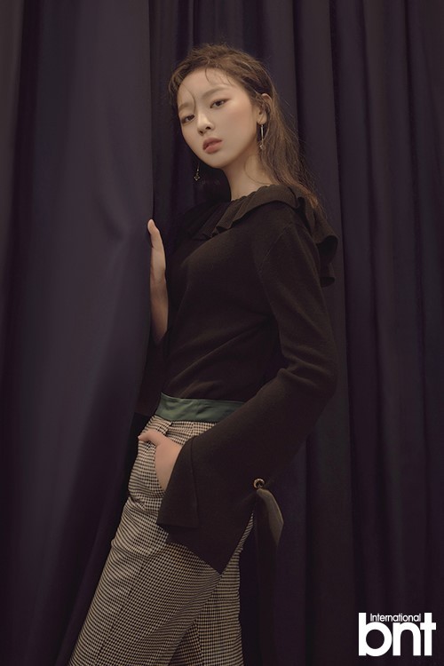 韩国女艺人李秀敏最新杂志写真曝光_新浪看点