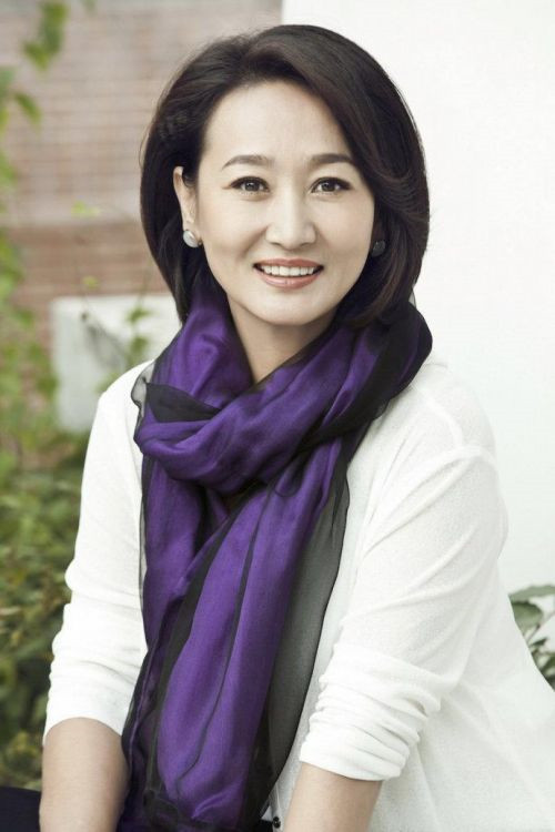 哈斯高娃,蒙古演员,毕业于上戏.