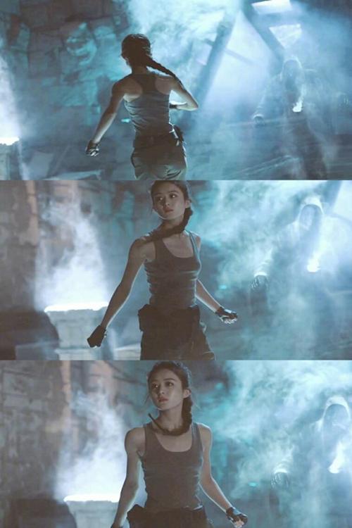 赵丽颖之前也有出演过《胭脂》里面的特工,和这里的特工造型不同,一