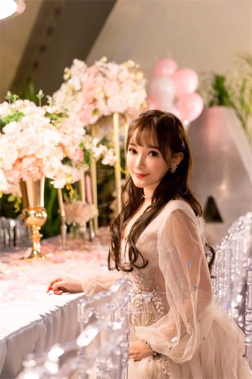 从单曲《不懂》到《惊魂背靠背》,《假装看不见之电影大师》,《床下有