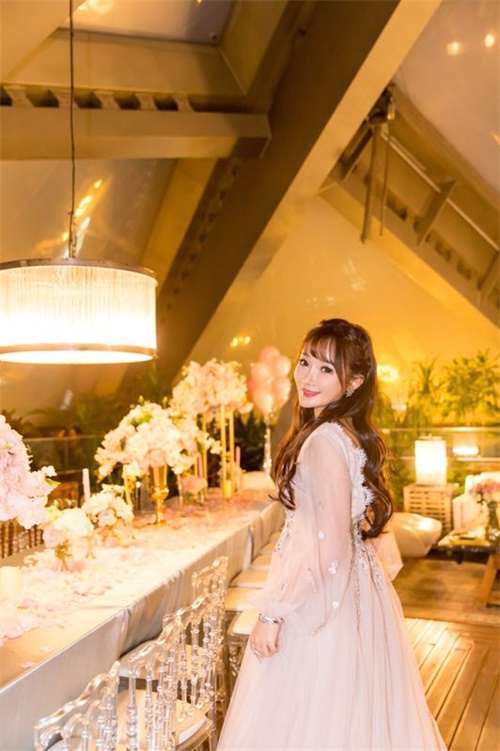 从单曲《不懂》到《惊魂背靠背》,《假装看不见之电影大师》,《床下有